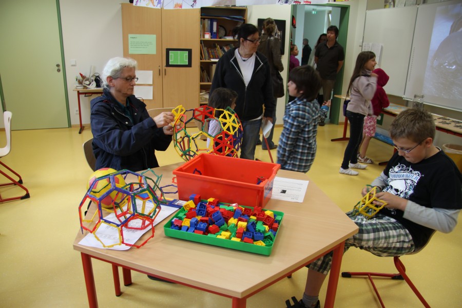 Mathematik Lernspiele Volksschule Grundschule Matheunterricht Spiele Klasse Mathematikunterricht Spielundlern