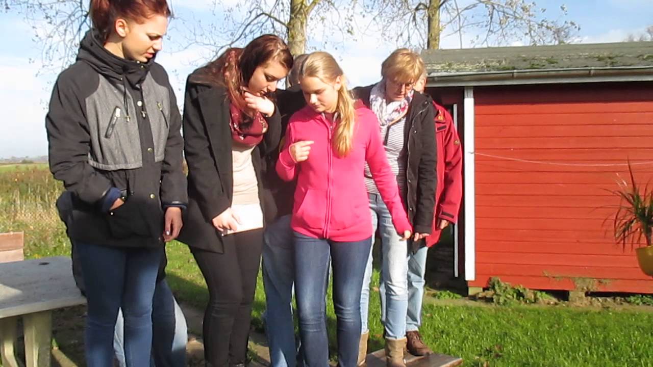 Lernspiele Draußen Etwas Postimpressionismus Bündeln Spiele Mit Kindern Draußen Ausbildung